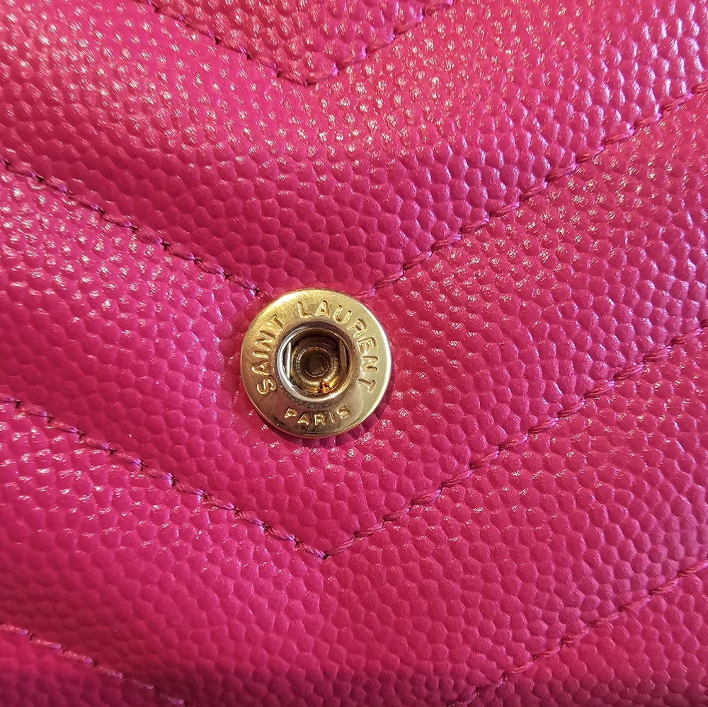 SAINT LAURENT CASSANDRE MATELASSÉ FUCHSIA WALLET - Picture 9 of 11